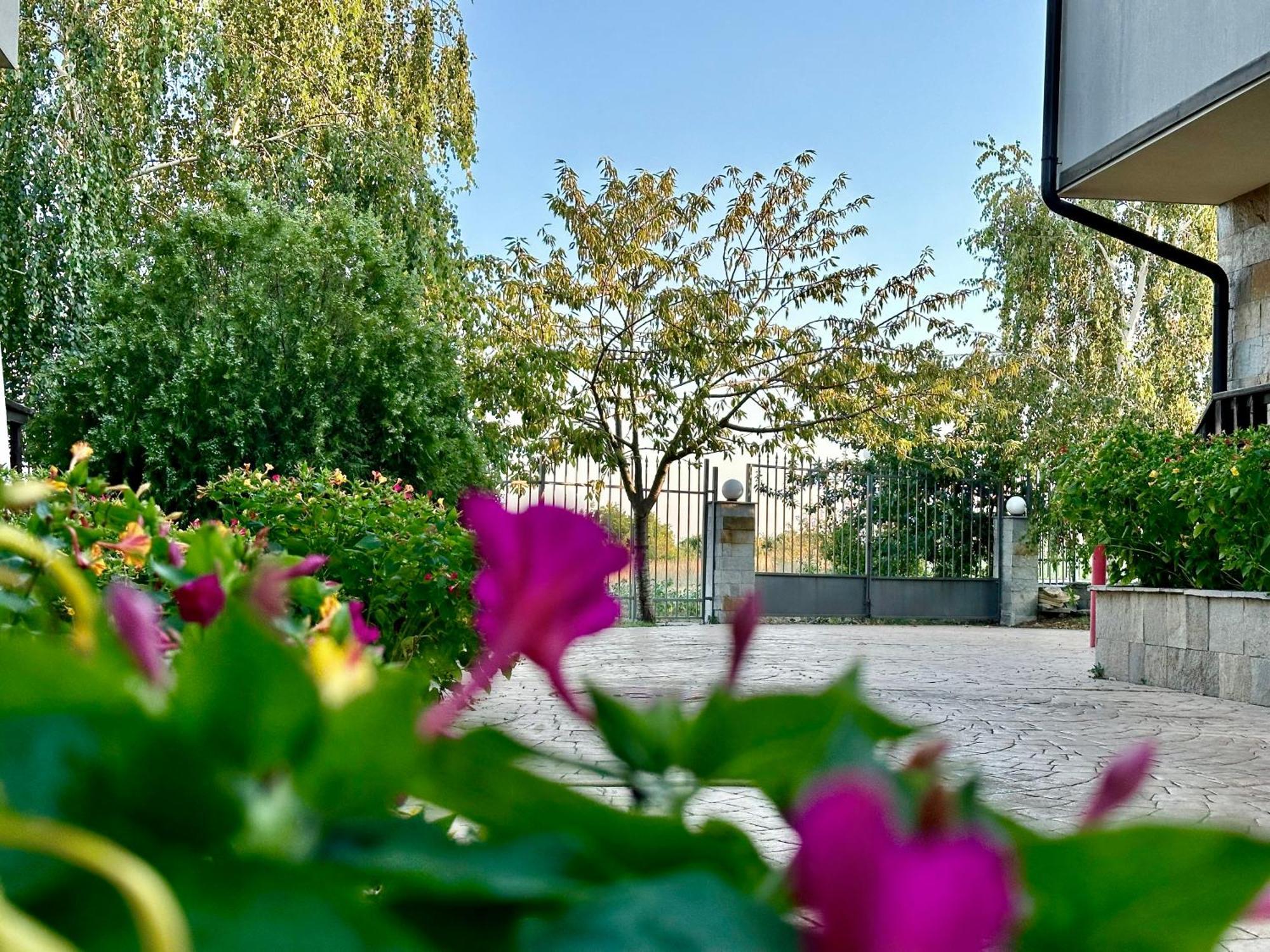 Menada Imperial Heights Villas Sunny Beach Esterno foto