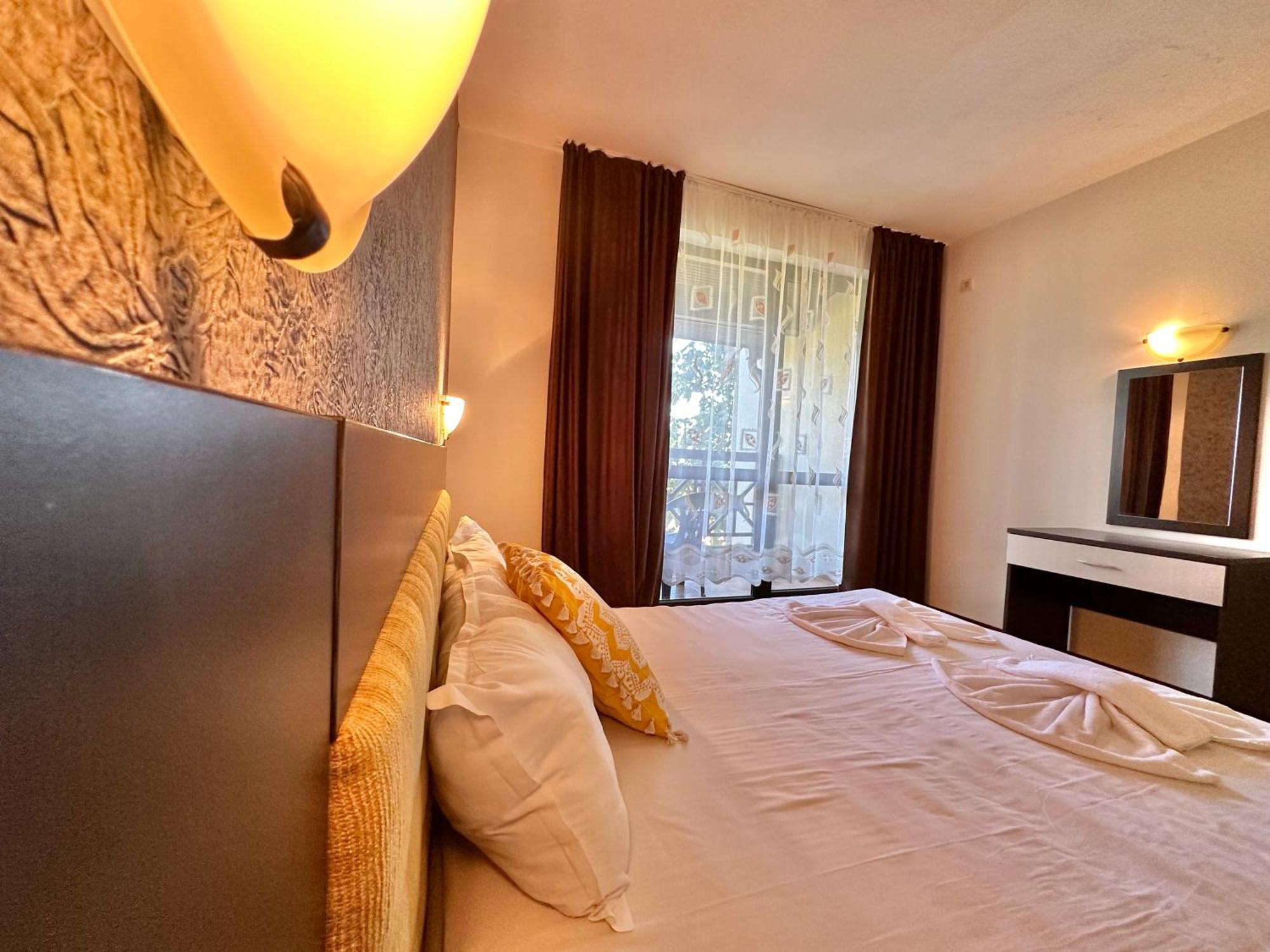 Menada Imperial Heights Villas Sunny Beach Esterno foto