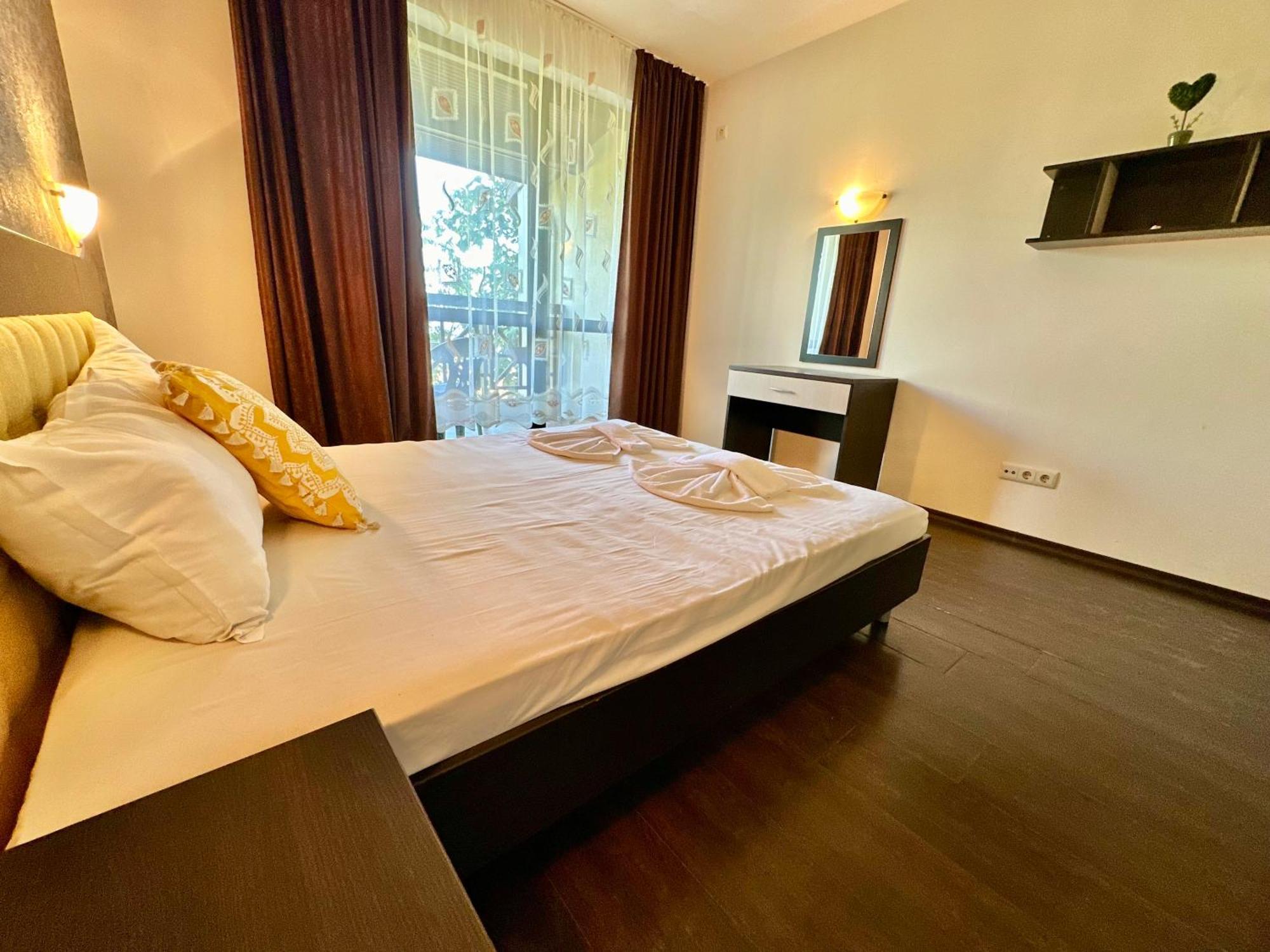 Menada Imperial Heights Villas Sunny Beach Esterno foto