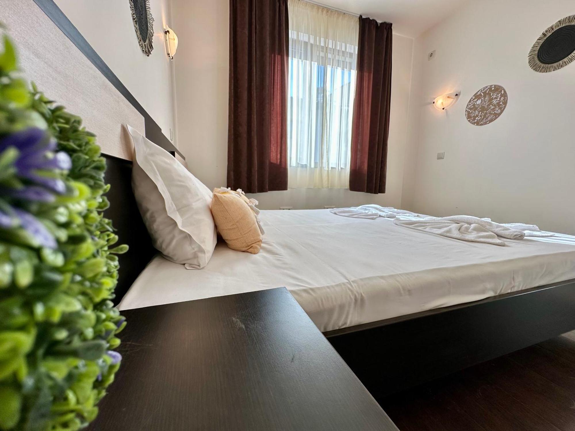 Menada Imperial Heights Villas Sunny Beach Esterno foto