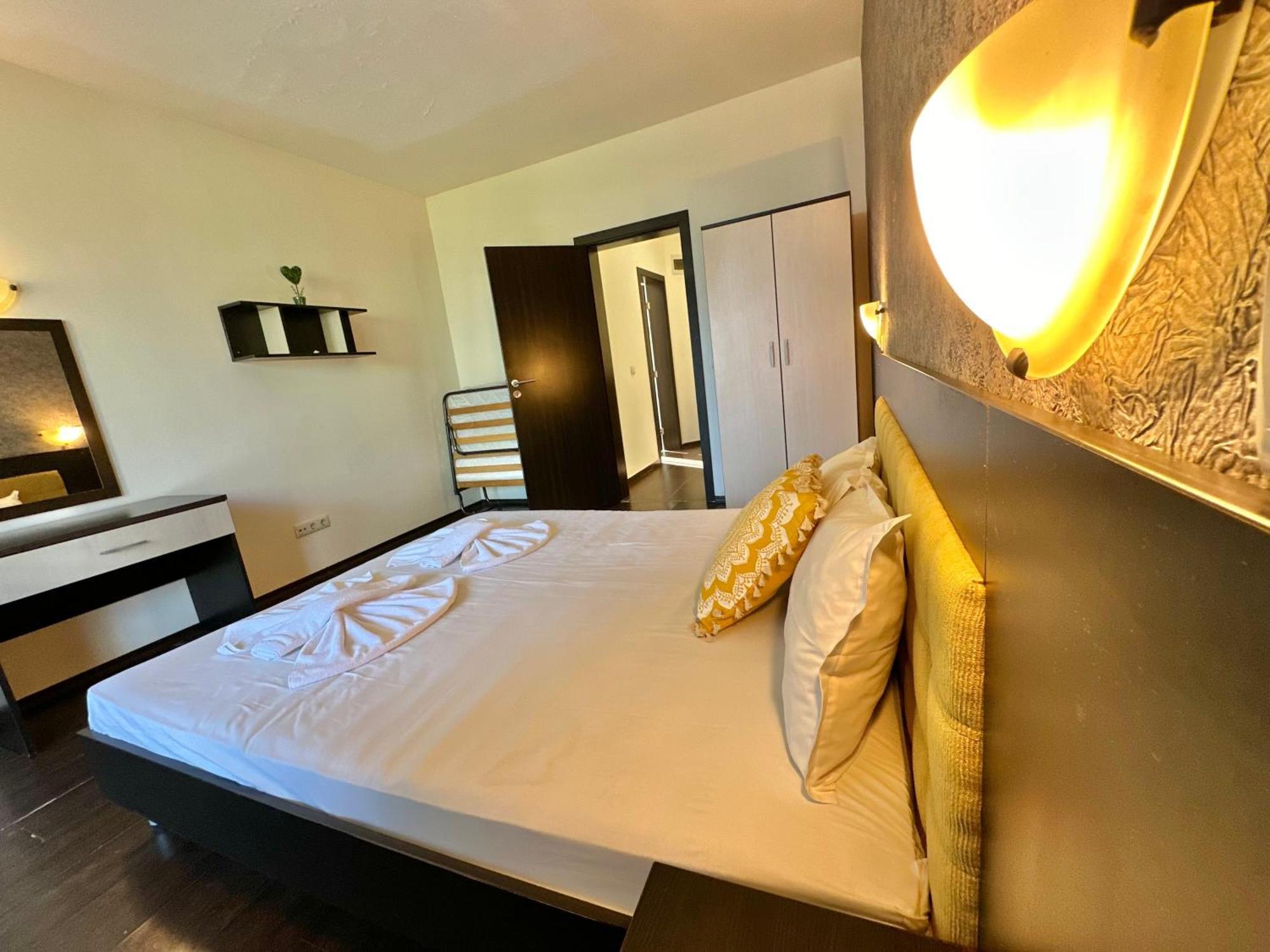 Menada Imperial Heights Villas Sunny Beach Esterno foto
