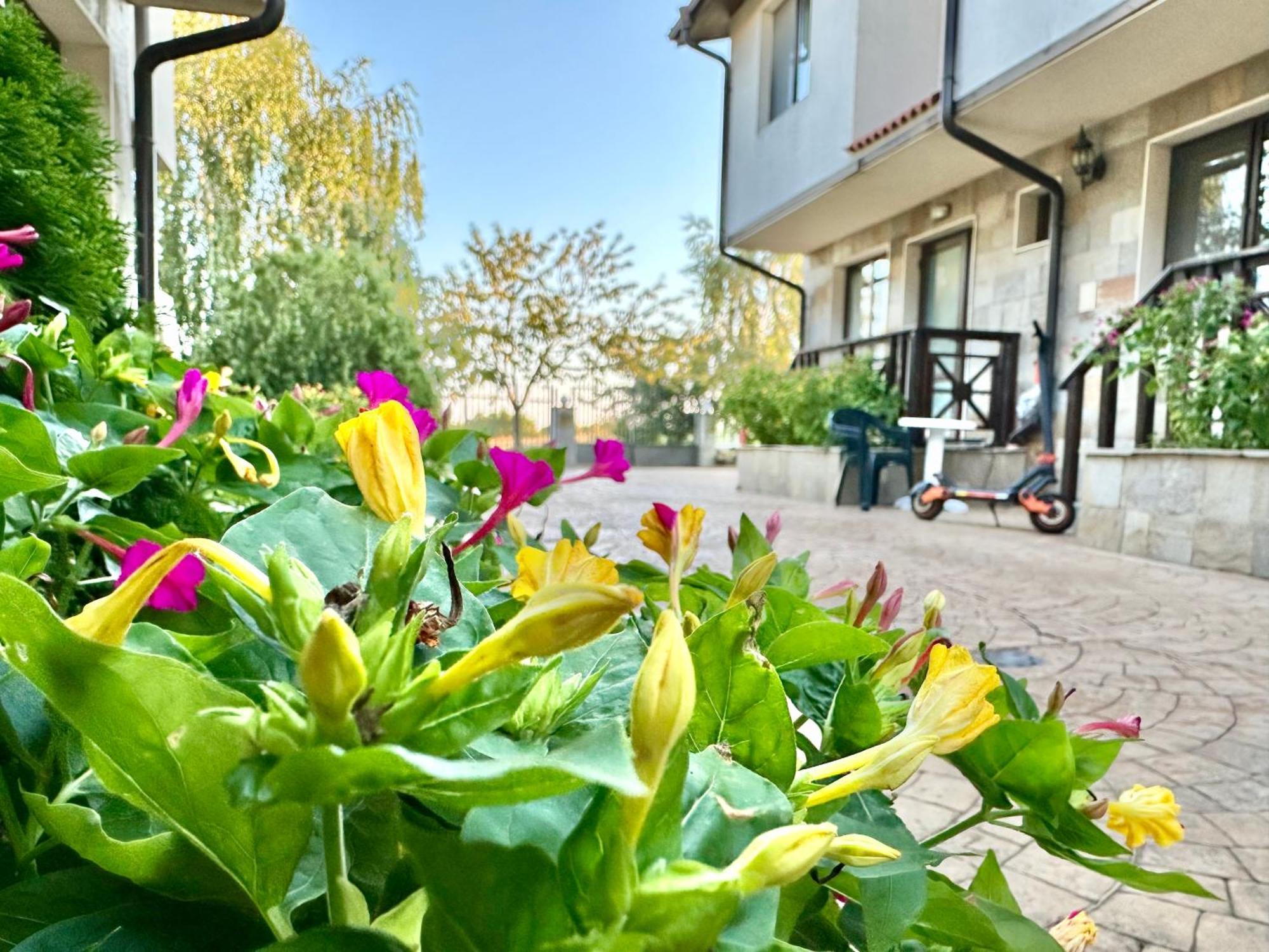 Menada Imperial Heights Villas Sunny Beach Esterno foto